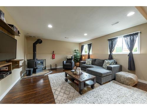 1504 Poplar Street, Golden, BC - Indoor Photo Showing Living Room