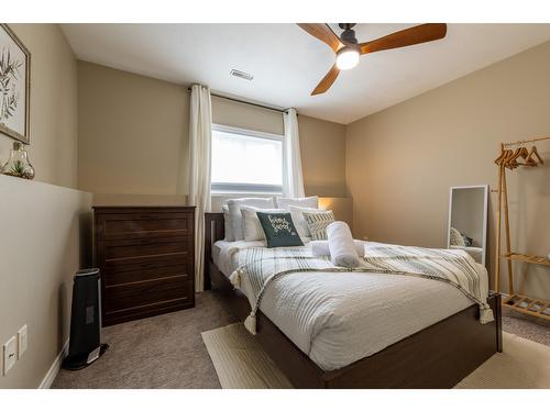 1504 Poplar Street, Golden, BC - Indoor Photo Showing Bedroom