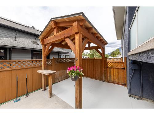 1504 Poplar Street, Golden, BC - Outdoor With Exterior