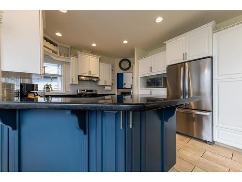 1504 Poplar Street, Golden, BC - Indoor Photo Showing Kitchen With Upgraded Kitchen