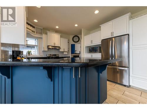 1504 Poplar Street, Golden, BC - Indoor Photo Showing Kitchen With Upgraded Kitchen