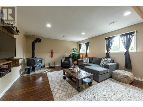 1504 Poplar Street, Golden, BC - Indoor Photo Showing Living Room