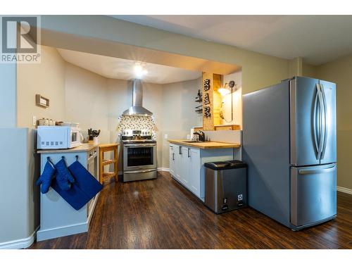 1504 Poplar Street, Golden, BC - Indoor Photo Showing Kitchen