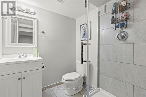 157 Glow Avenue, Hamilton, ON - Indoor Photo Showing Bathroom