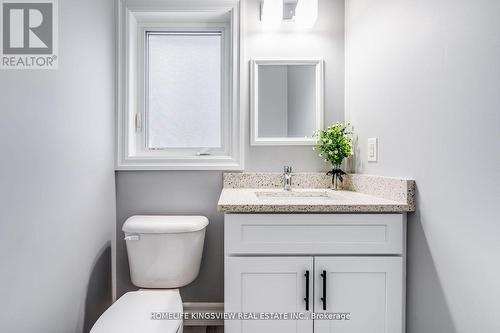 90 Warwick Drive, Chatham-Kent, ON - Indoor Photo Showing Bathroom