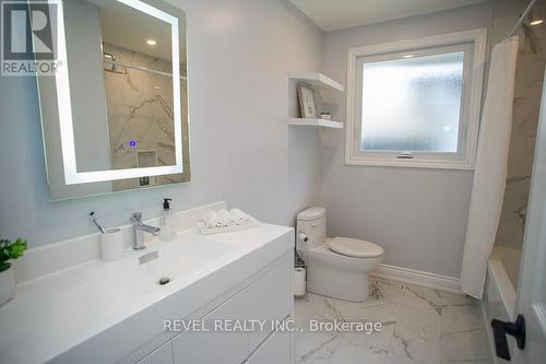 29 Ashgrove Avenue, Brantford, ON - Indoor Photo Showing Bathroom