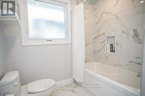 29 Ashgrove Avenue, Brantford, ON - Indoor Photo Showing Bathroom