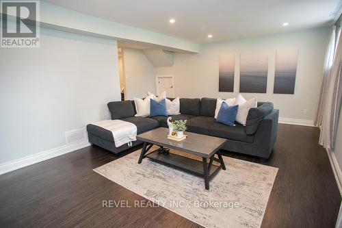 29 Ashgrove Avenue, Brantford, ON - Indoor Photo Showing Living Room