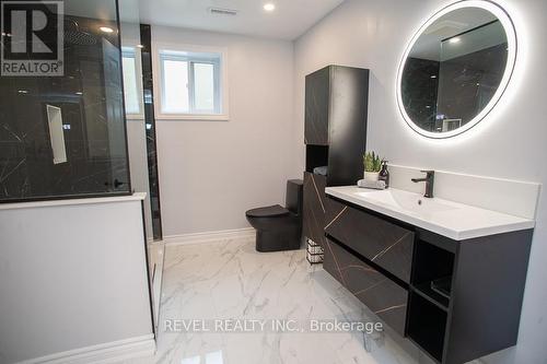 29 Ashgrove Avenue, Brantford, ON - Indoor Photo Showing Bathroom