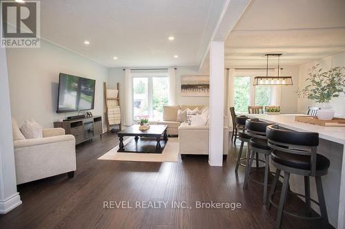 29 Ashgrove Avenue, Brantford, ON - Indoor Photo Showing Living Room