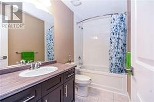 39 - 201 Westbank Trail, Hamilton, ON - Indoor Photo Showing Bathroom
