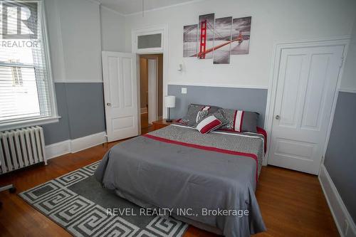 124 Norfolk Street S, Norfolk (Simcoe), ON - Indoor Photo Showing Bedroom