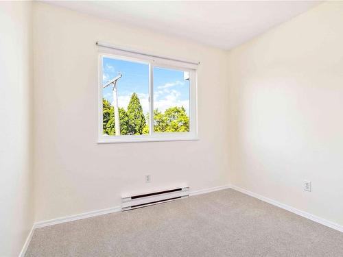 406-1571 Mortimer St, Saanich, BC - Indoor Photo Showing Other Room