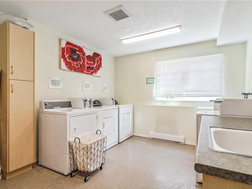 406-1571 Mortimer St, Saanich, BC - Indoor Photo Showing Laundry Room