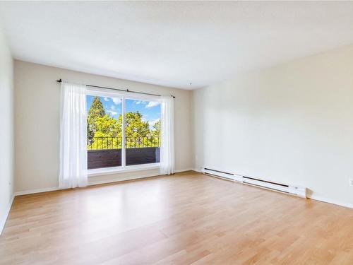 406-1571 Mortimer St, Saanich, BC - Indoor