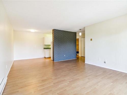 406-1571 Mortimer St, Saanich, BC - Indoor Photo Showing Other Room