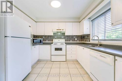 5199 Thornburn Drive, Burlington, ON - Indoor Photo Showing Kitchen With Double Sink