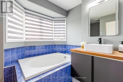 3989 Coachman Circle, Mississauga, ON - Indoor Photo Showing Bathroom