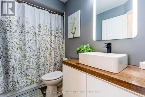 3989 Coachman Circle, Mississauga, ON - Indoor Photo Showing Bathroom