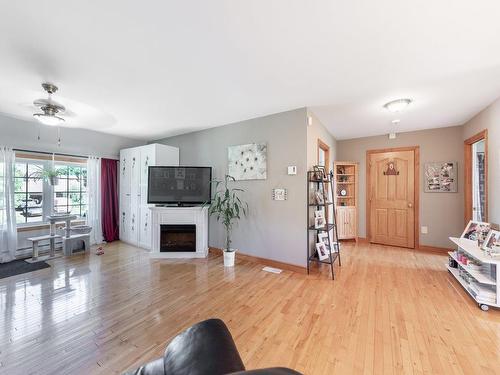 Logement - 131 Rue Des Blés-D'Or, Saint-Jean-Sur-Richelieu, QC - Indoor Photo Showing Living Room With Fireplace