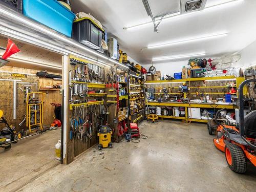 Garage - 131 Rue Des Blés-D'Or, Saint-Jean-Sur-Richelieu, QC - Indoor Photo Showing Garage