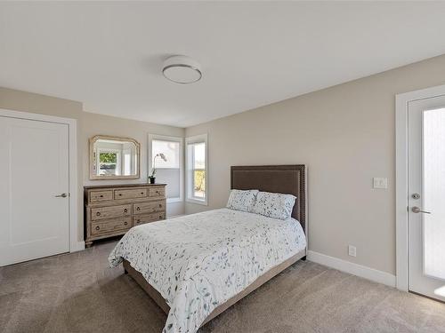 812 Mann Ave, Saanich, BC - Indoor Photo Showing Bedroom