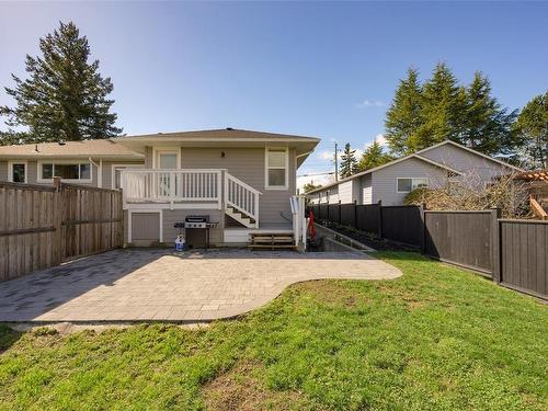 812 Mann Ave, Saanich, BC - Outdoor