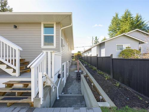 812 Mann Ave, Saanich, BC - Outdoor