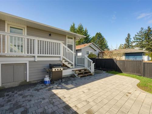 812 Mann Ave, Saanich, BC - Outdoor With Exterior