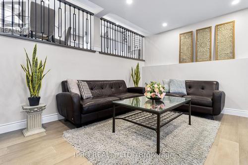 3256 Dominion Road, Fort Erie, ON - Indoor Photo Showing Living Room