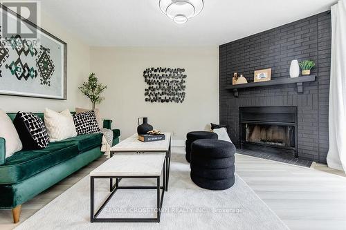 987 Garden Avenue, Innisfil, ON - Indoor Photo Showing Living Room With Fireplace