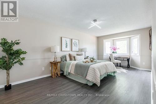 987 Garden Avenue, Innisfil, ON - Indoor Photo Showing Bedroom