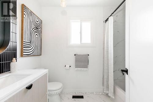 987 Garden Avenue, Innisfil, ON - Indoor Photo Showing Bathroom