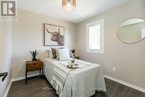 987 Garden Avenue, Innisfil, ON - Indoor Photo Showing Bedroom