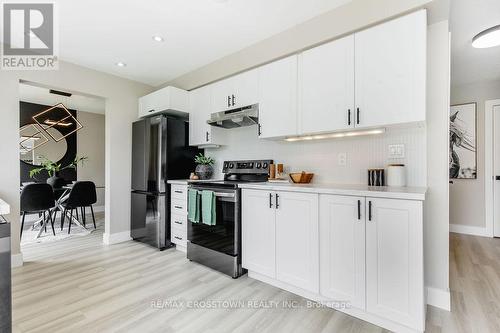 987 Garden Avenue, Innisfil, ON - Indoor Photo Showing Kitchen