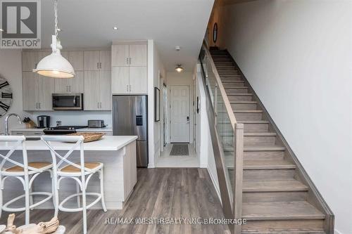 3795 Riva Avenue, Innisfil, ON - Indoor Photo Showing Kitchen