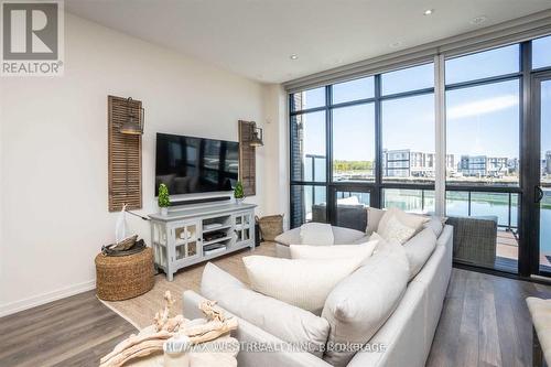 3795 Riva Avenue, Innisfil, ON - Indoor Photo Showing Living Room