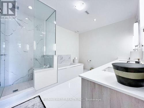 3661 Ferretti Court, Innisfil, ON - Indoor Photo Showing Bathroom