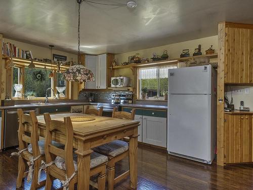 620 Road 5, Shuniah, ON - Indoor Photo Showing Kitchen