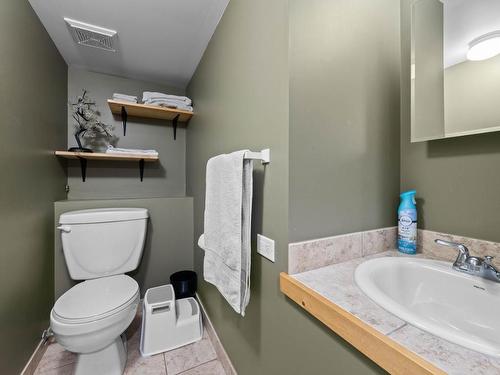 1738 Nicola Ave, Merritt, BC - Indoor Photo Showing Bathroom