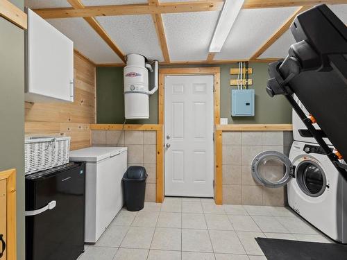 1738 Nicola Ave, Merritt, BC - Indoor Photo Showing Laundry Room