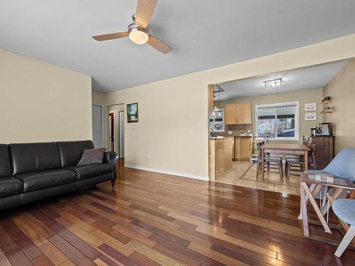 1738 Nicola Ave, Merritt, BC - Indoor Photo Showing Living Room