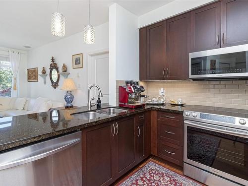 301-608 Fairway Ave, Langford, BC - Indoor Photo Showing Kitchen With Double Sink With Upgraded Kitchen