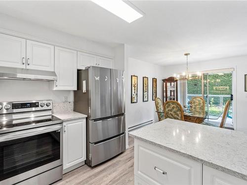 107-134 Fifth Ave, Qualicum Beach, BC - Indoor Photo Showing Kitchen