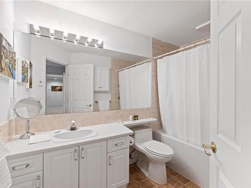 107-134 Fifth Ave, Qualicum Beach, BC - Indoor Photo Showing Bathroom