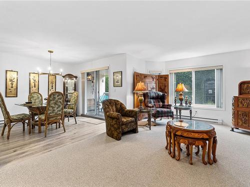 107-134 Fifth Ave, Qualicum Beach, BC - Indoor Photo Showing Living Room