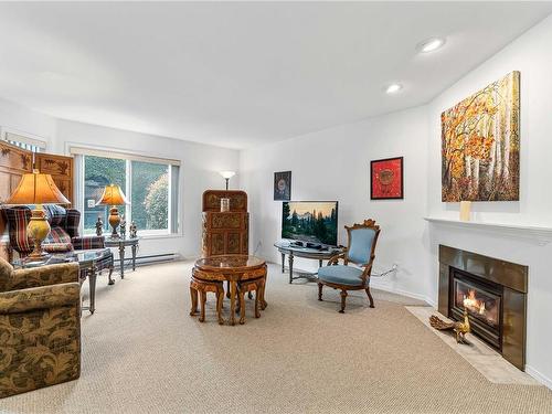 107-134 Fifth Ave, Qualicum Beach, BC - Indoor Photo Showing Living Room With Fireplace