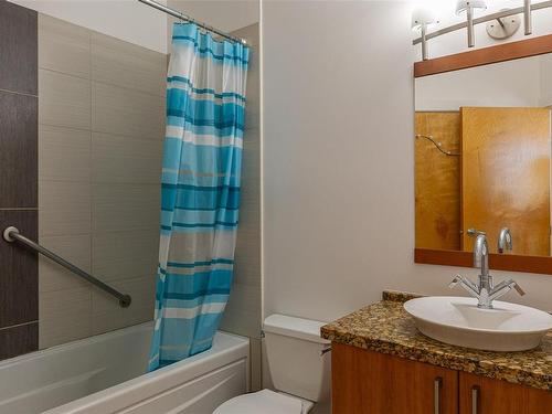 329-2745 Veterans Memorial Pkwy, Langford, BC - Indoor Photo Showing Bathroom