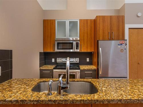 329-2745 Veterans Memorial Pkwy, Langford, BC - Indoor Photo Showing Kitchen With Double Sink