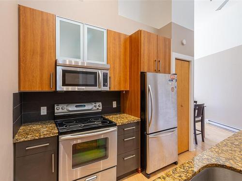 329-2745 Veterans Memorial Pkwy, Langford, BC - Indoor Photo Showing Kitchen